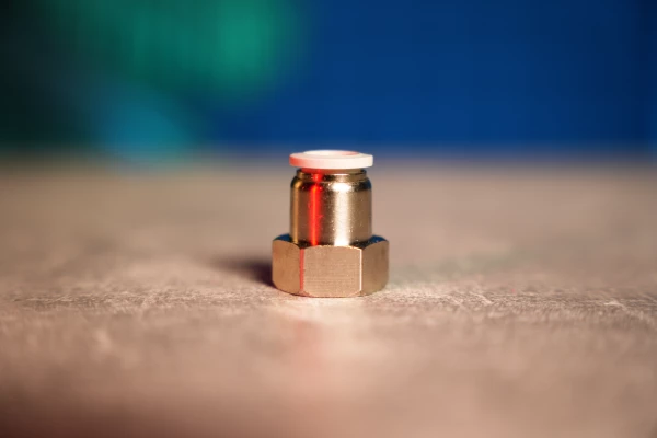 Пневмофитинг прямой с внутренней резьбой R1/2, 12мм шланг – купить в Москве, фото 1